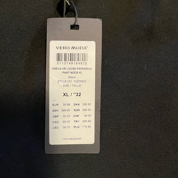 Vero Moda paper bag waist pants, size 32 or Xtra Large - Picture 7 of 7